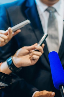 Capa de Porfólio da Ais. Comunicação E Estratégia