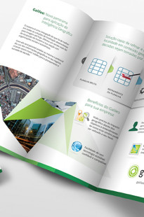 Capa de Porfólio da Comum Design