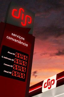 Capa de Porfólio da Comum Design