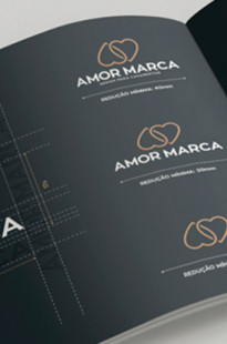 Capa de Porfólio da Petrolini Branding