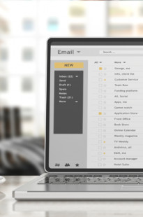 Capa de Porfólio da Nairuz Consultoria Digital