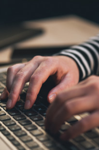 Capa de Porfólio da Nairuz Consultoria Digital